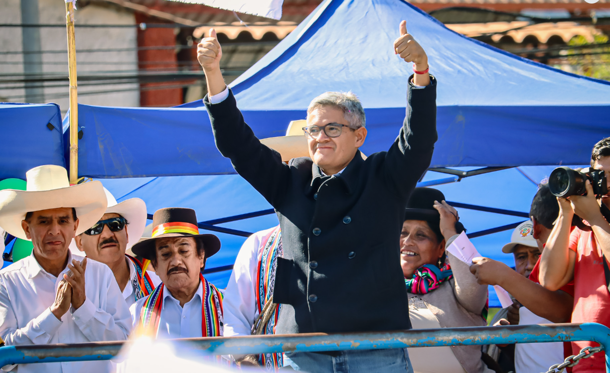  JOSÉ DOMINGO PÉREZ FUE ACLAMADO DURANTE MITIN POLÍTICO EN TAMBURCO